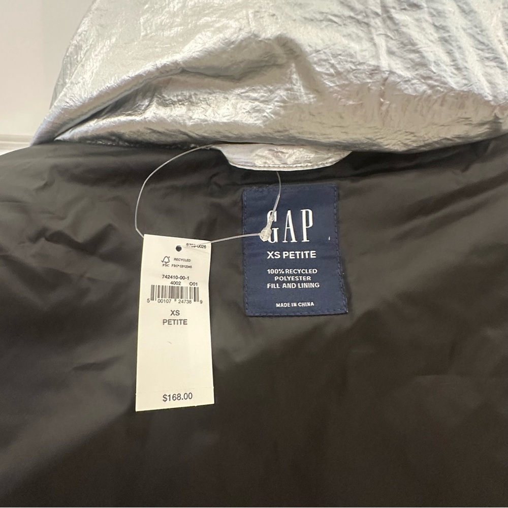 GAP Silver Metallic Crop Puffer Jacket Petite XS Y2K NEW w/ TAGS - Picture 10 of 16